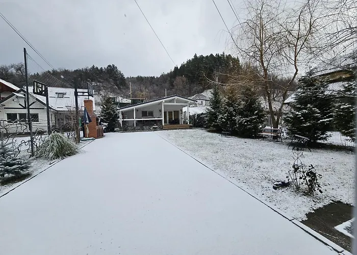 White House, Vidraru