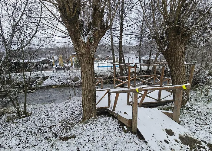 White House, Vidraru