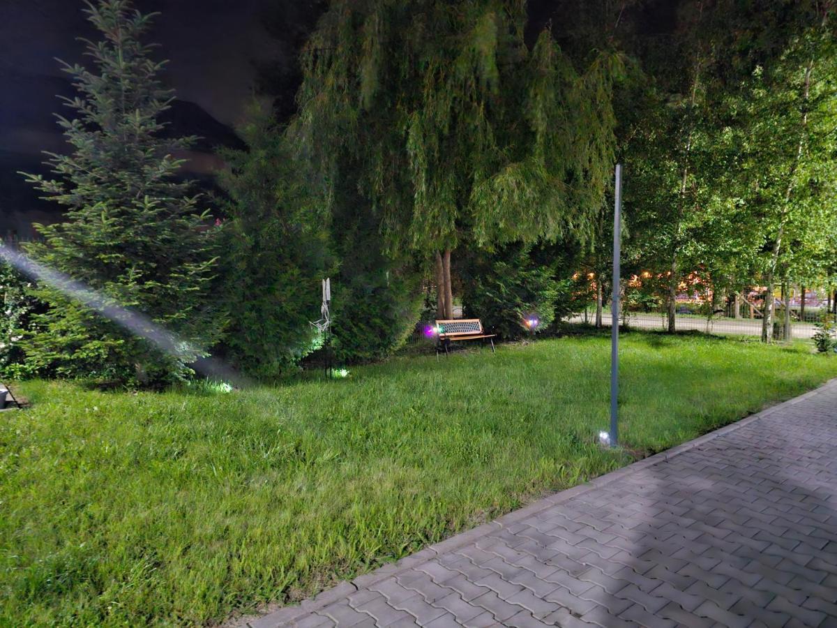 White House, Vidraru